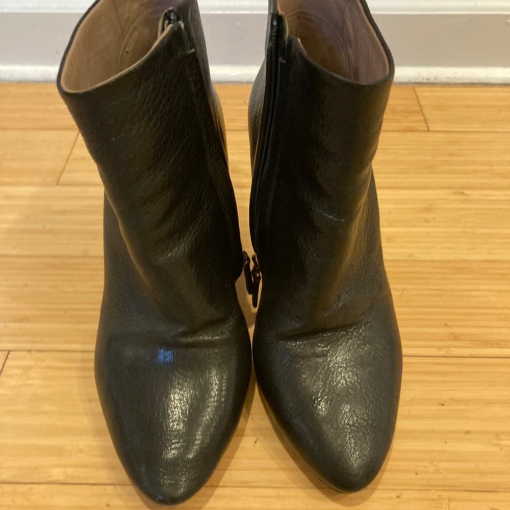 Black Leather Zip Up Ankle Style With Gold Trim "Beckie Bootie" ~ Chloe sz 38 - Picture 2 of 12